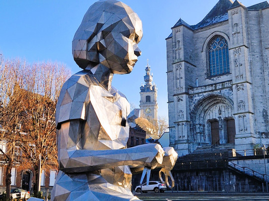 Lucie Et Les Papillons-蒙斯必去景点