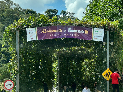 Praca Regional da Uva-Otavio Rocha必去景点