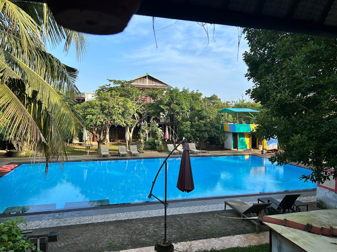 4 U萨利亚花园酒店主图