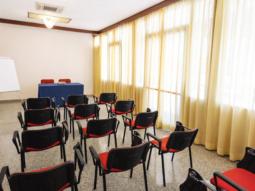 菲酒店安布拉主图