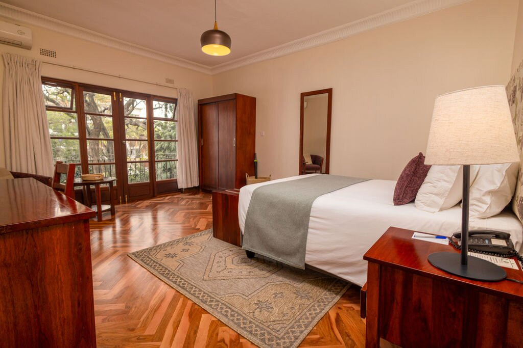 勃朗特酒店主图