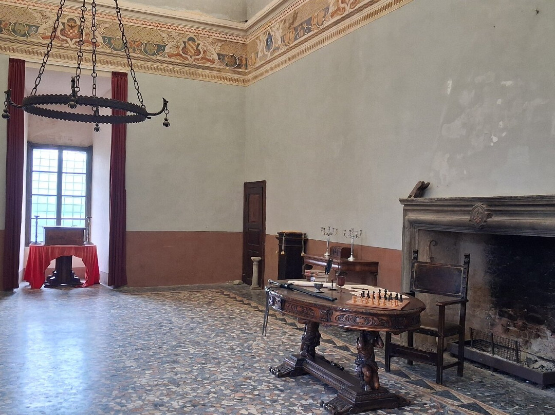 Castello Pallavicino di Varano de' Melegari-Varano de' Melegari必去景点