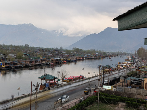 Bloom Boutique l Dal Lake
