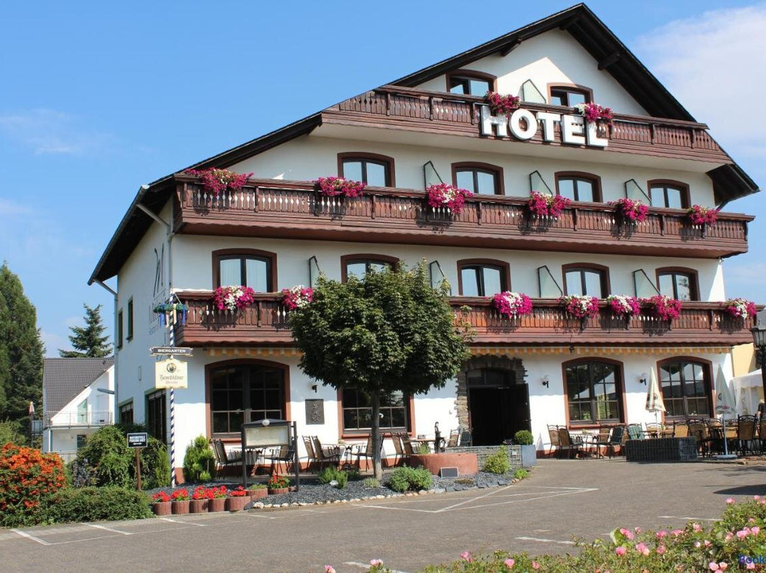 Alembra - Hotel Zur Moselbrücke