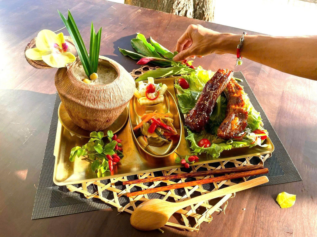 Nhà hàng Hải sản Cơm niêu Vuông Tròn