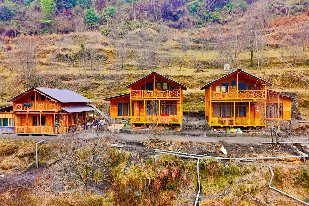 The Luxe Cascades JIbhi