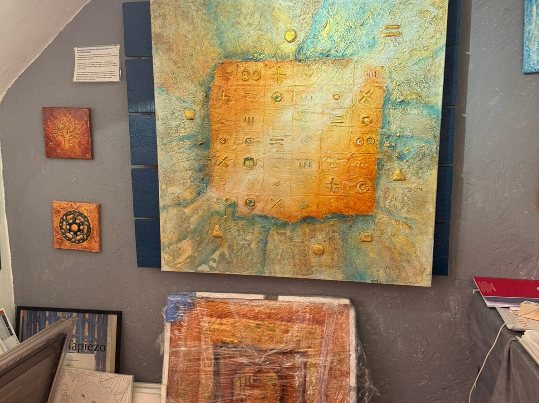 Art Gallery Contemporary Tapiézo-Roussillon必去景点