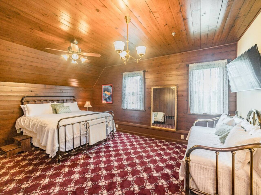 The Carriage House Inn Bed and Breakfast主图