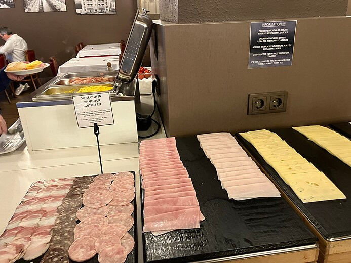比利牛斯酒店主图
