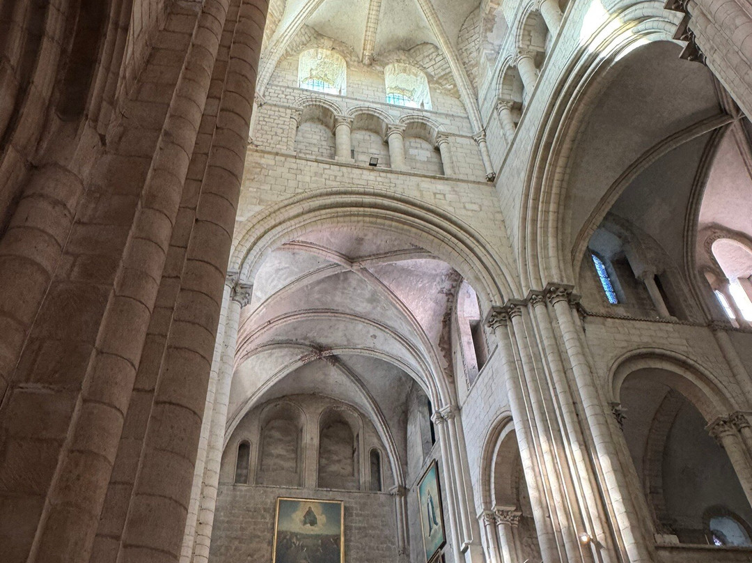 Eglise Saint Etienne-卡昂必去景点