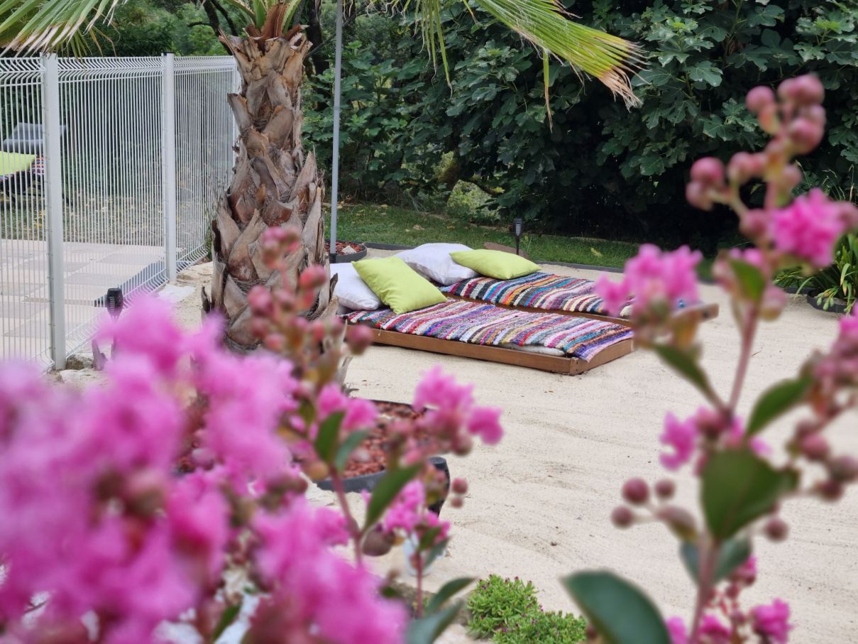 Chambres d’Hotes Maison Les Fraysses B&B-泳池