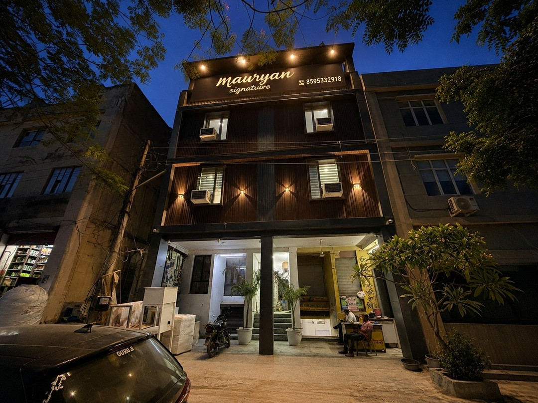 Mauryan Signature Hotel NHPC Metro