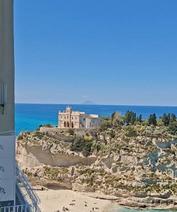 Santuario Di Santa Maria Dell'Isola Di Tropea-特罗佩阿必去景点