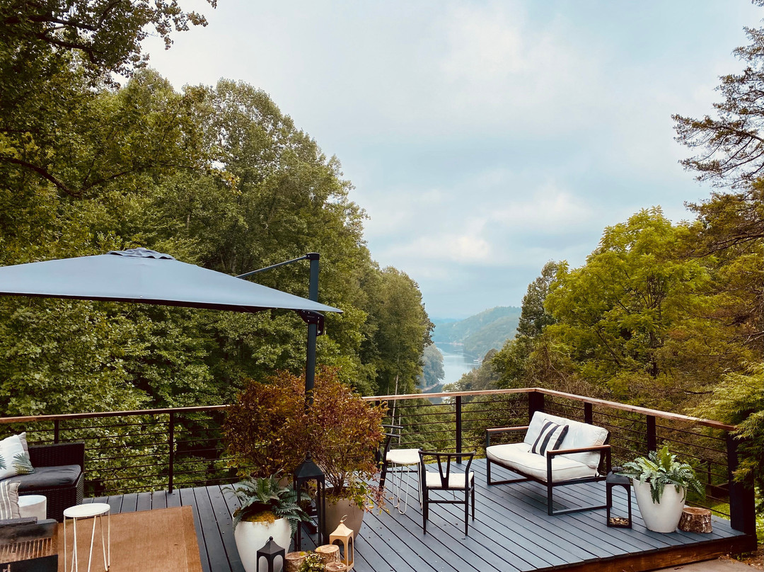 Lakeview at Fontana Inn & Treetop Soaking Cabanas主图