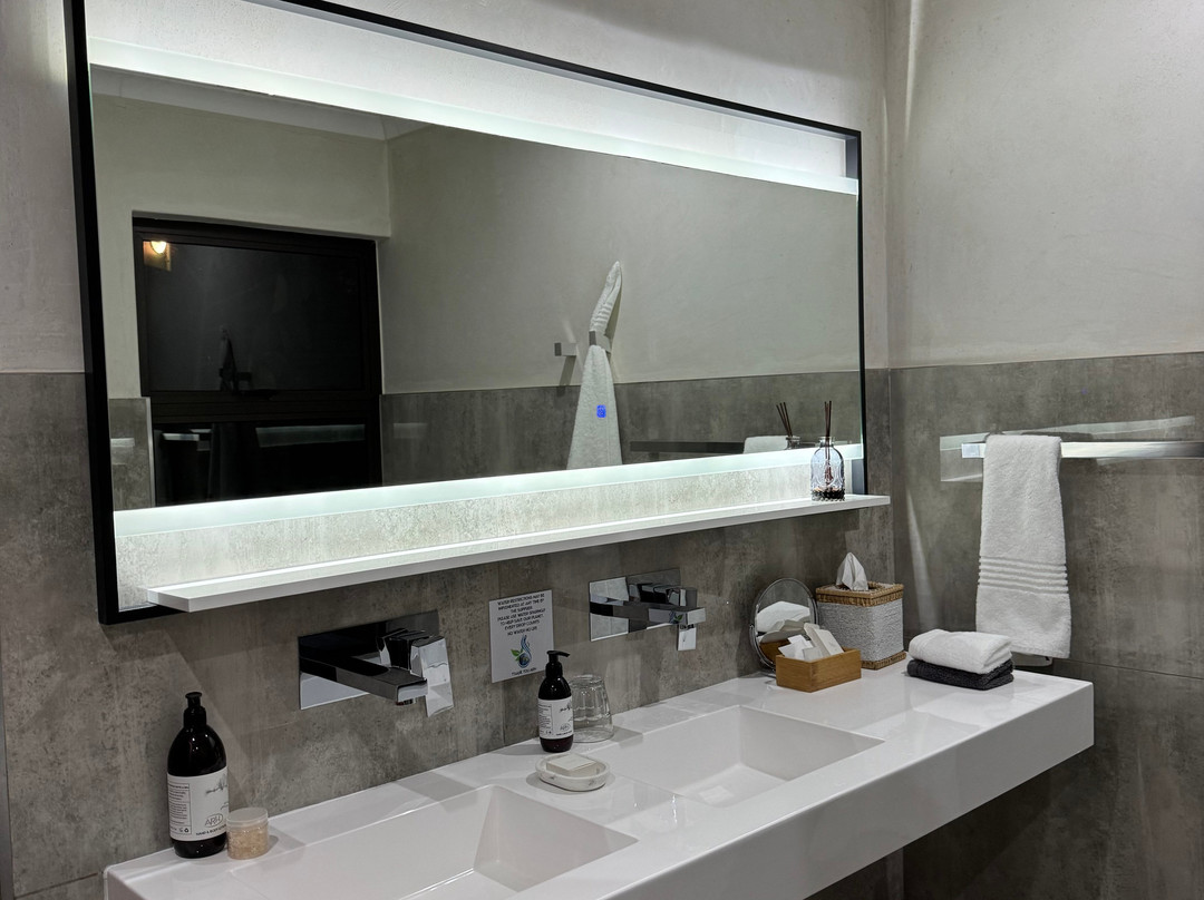 非洲岩水疗酒店主图