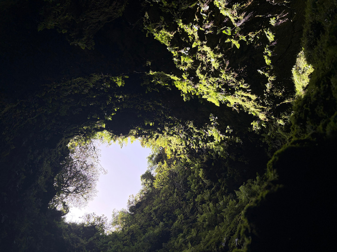 Algar do Carvao-Porto Judeu必去景点