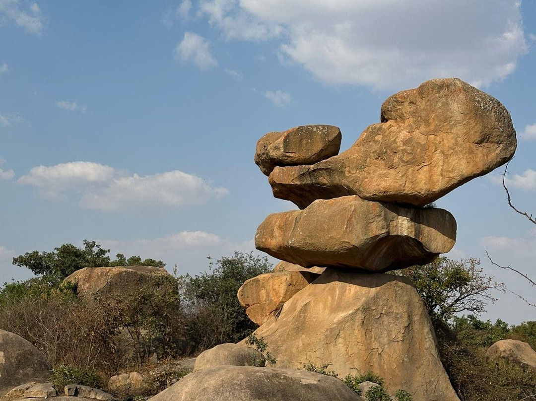 Balancing Rocks-哈拉雷必去景点