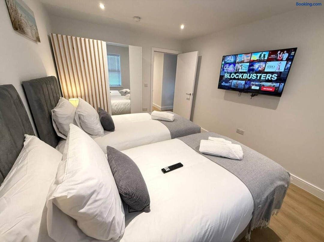 Sale Road Serviced Apartments Near Airport & Trafford Centre