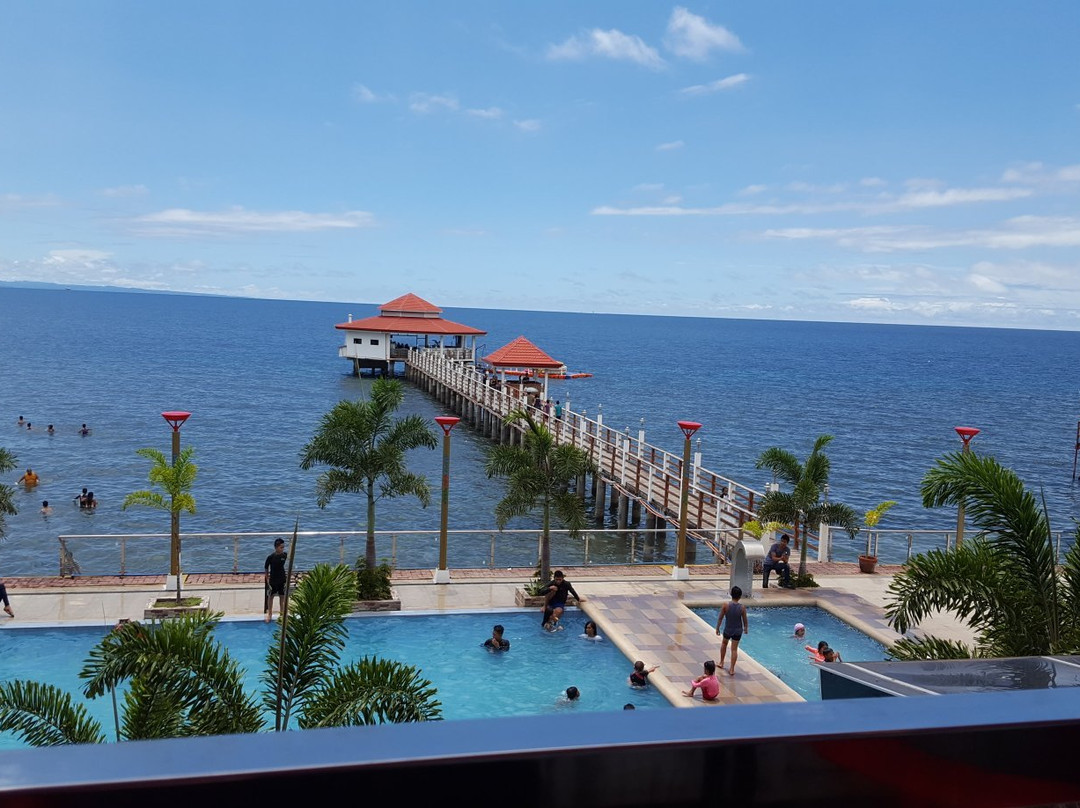 SophieRed Hotel & Onshore Restaurant