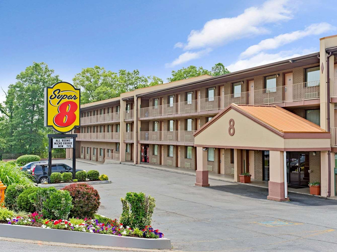 Super 8 by Wyndham Laurel