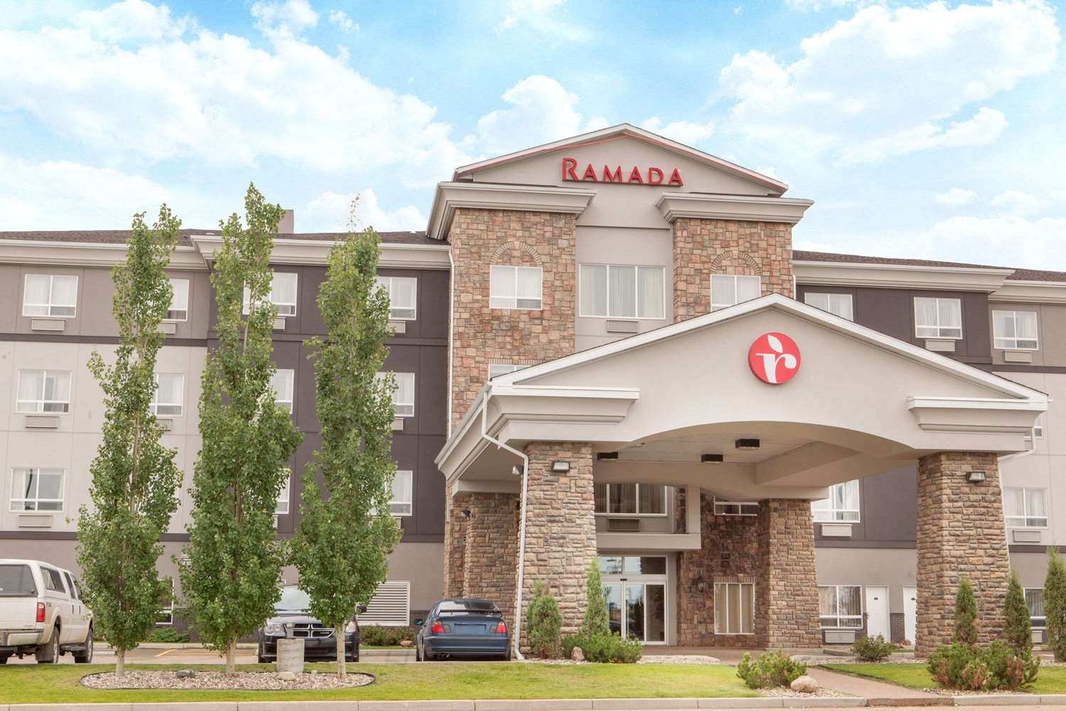 Ramada by Wyndham Camrose-官方