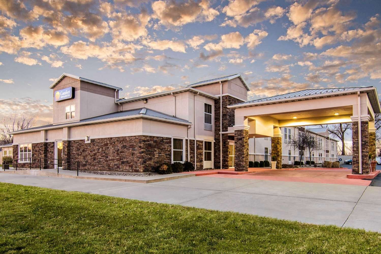 Comfort Inn & Suites Junction City - Near Fort Riley-官方