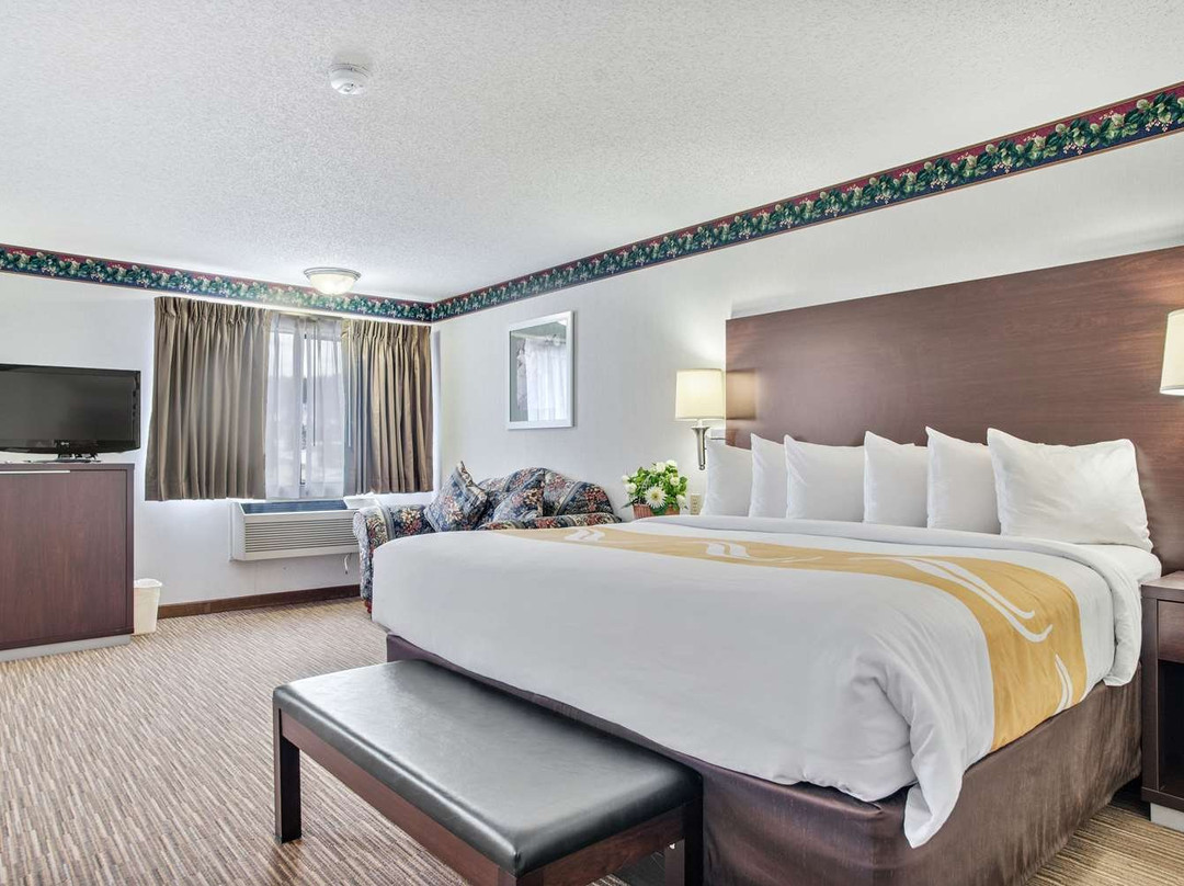 EverSpring Inn & Suites Hill City主图