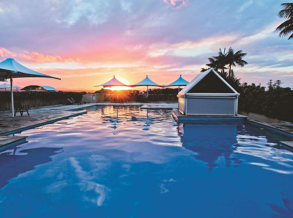 恩瑞斯海滨盛橡套房酒店主图