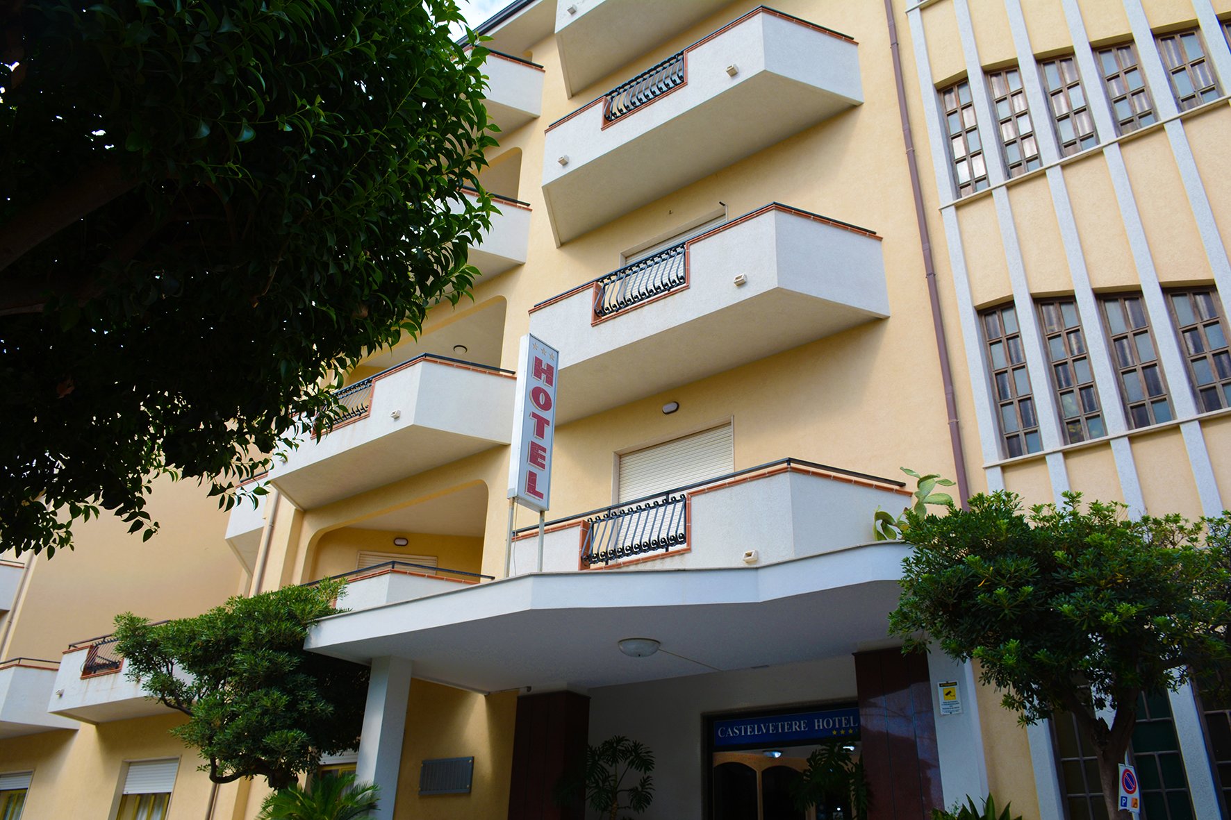Castelvetere Hotel-官方
