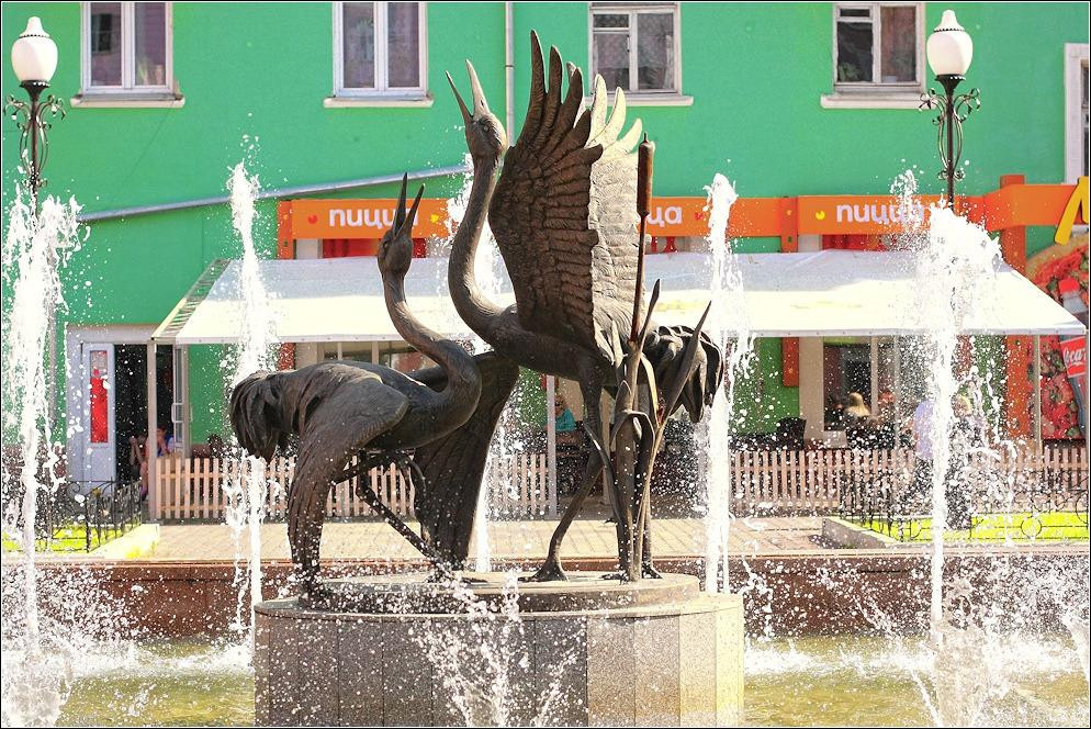 Berezovka旅游景点-Fountain Cranes