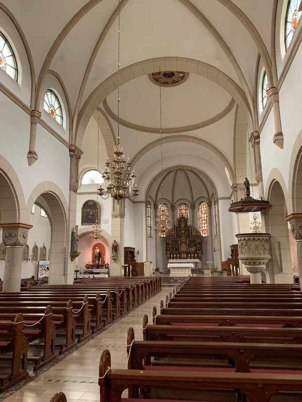 St. Laurentius Pfarrkirche景点图片