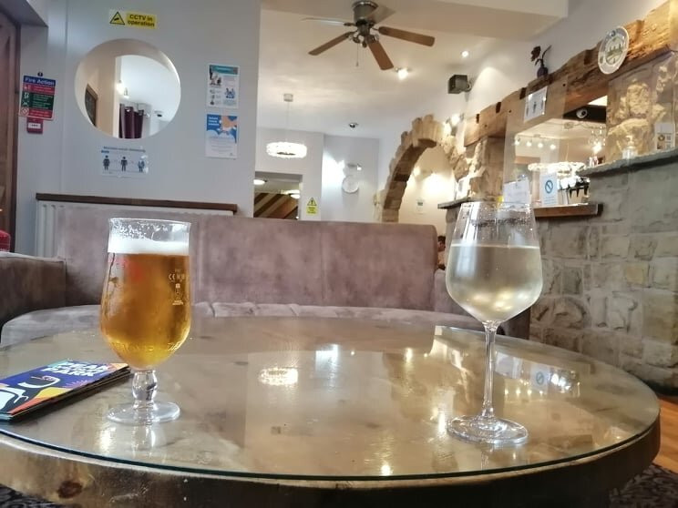 双橡木酒店主图