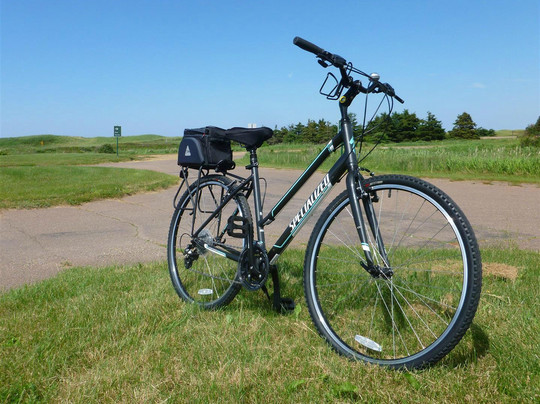 Macqueen's Bike Shop & Island Tours-夏洛特镇必去景点