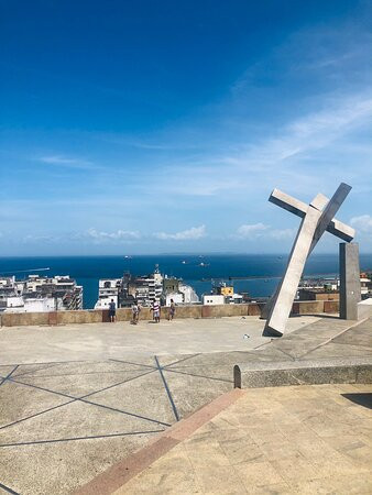 Monumento da Cruz Caída-萨尔瓦多必去景点