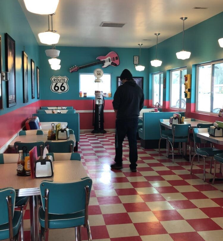 Pink Elephant Antique Mall-Livingston必去景点