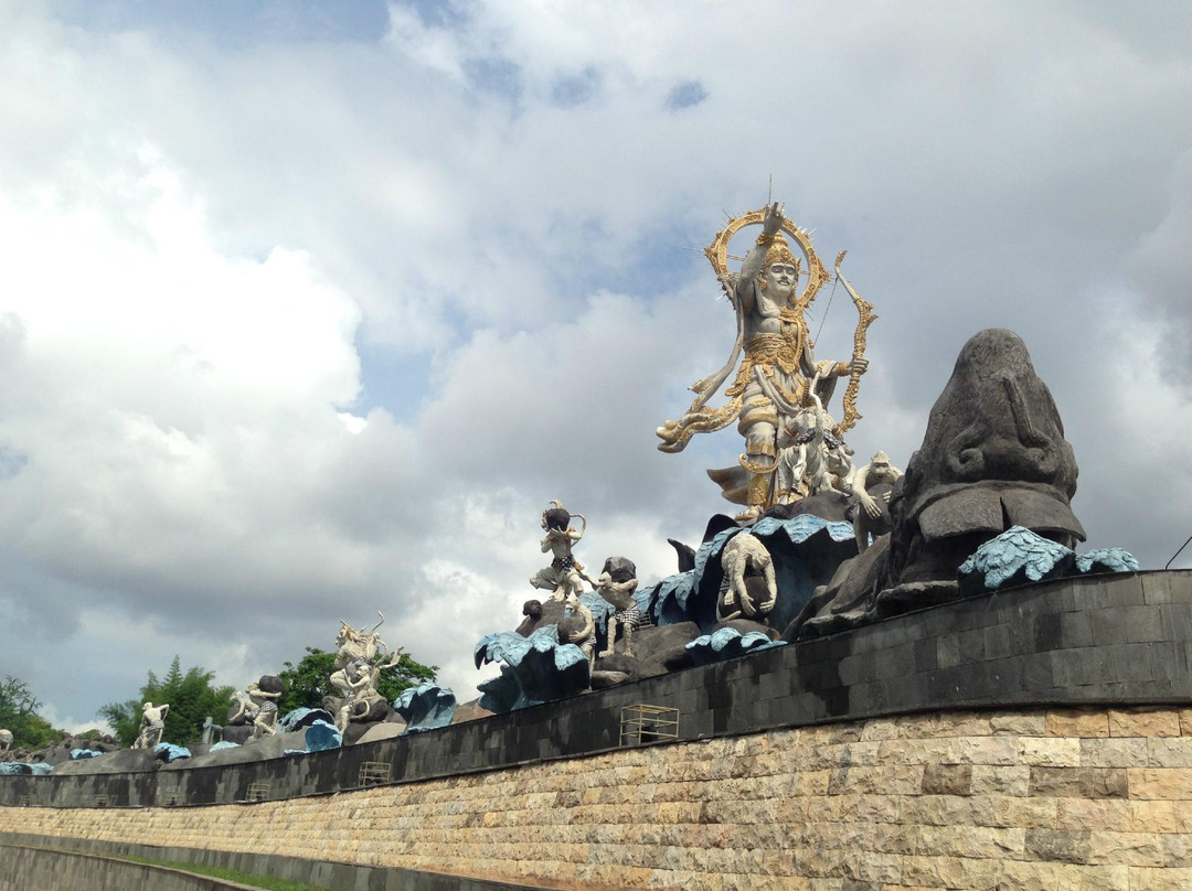 Sidakarya旅游景点-Titi Banda Statue