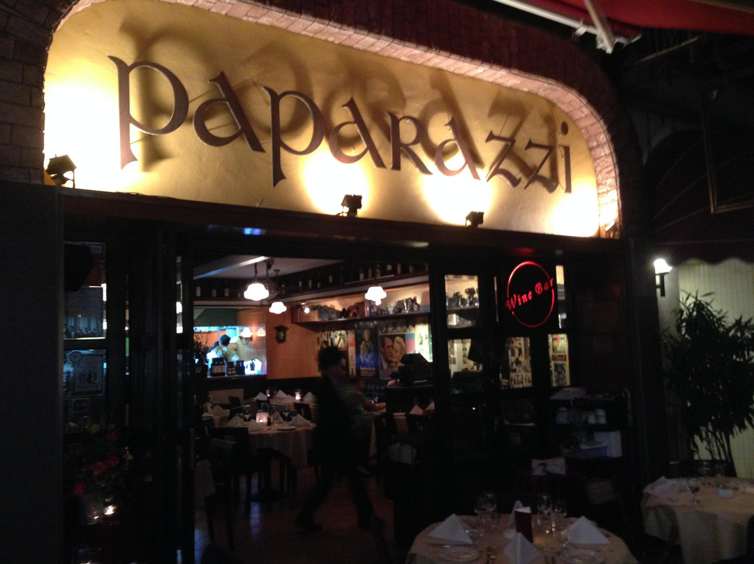 Cafe Paparazzi