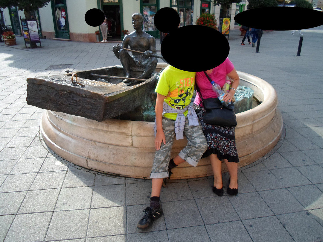 Boatman Sculpture景点图片