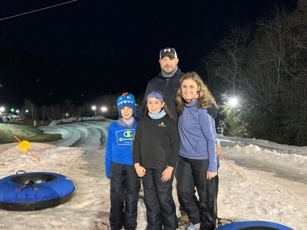 Hawksnest Snow Tubing and Zipline景点图片