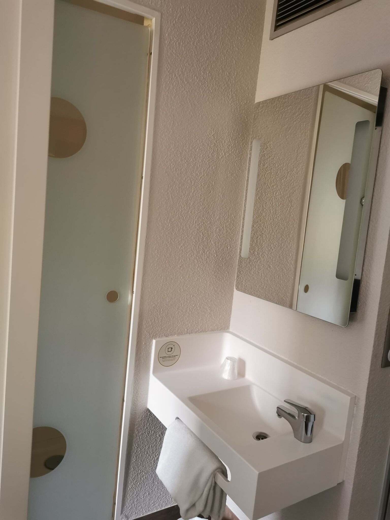 B&B HOTEL Châlons en Champagne-浴室
