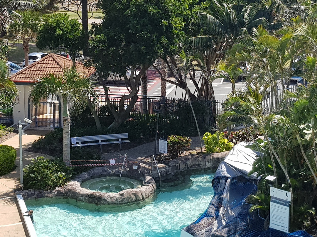 黄金海岸卡里普索广场盛橡套房酒店主图