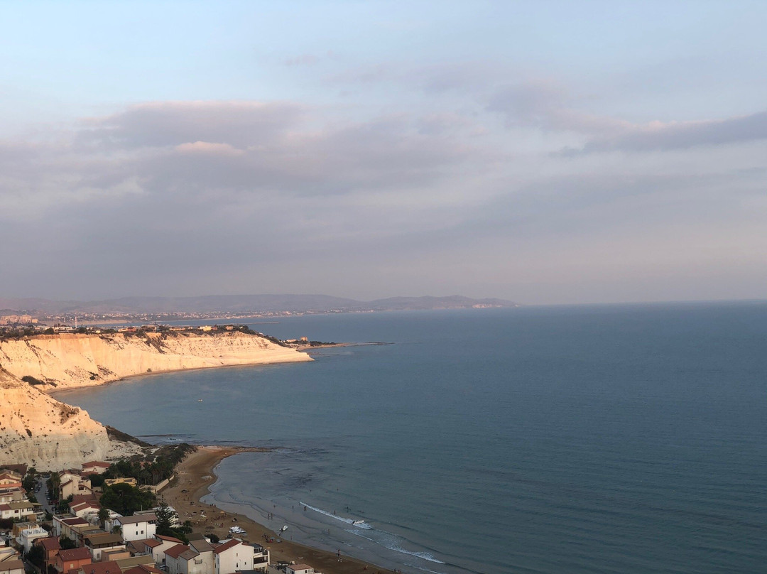 Faro di Capo Rossello景点图片