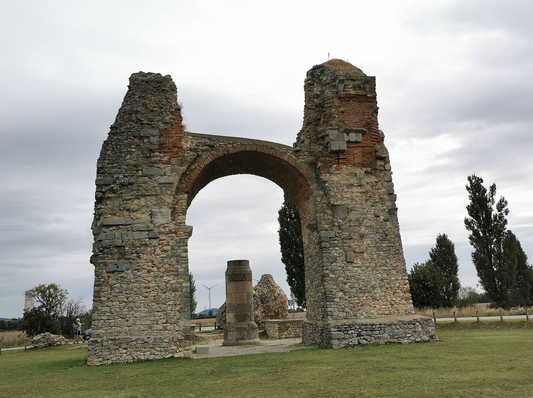 Heidentor Gate-Petronell-Carnuntum必去景点