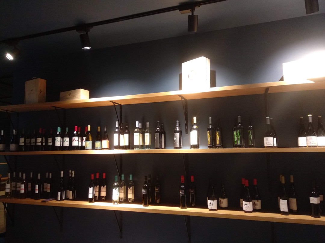 Vinhos do Bairro - Wine House-吉马良斯必去景点