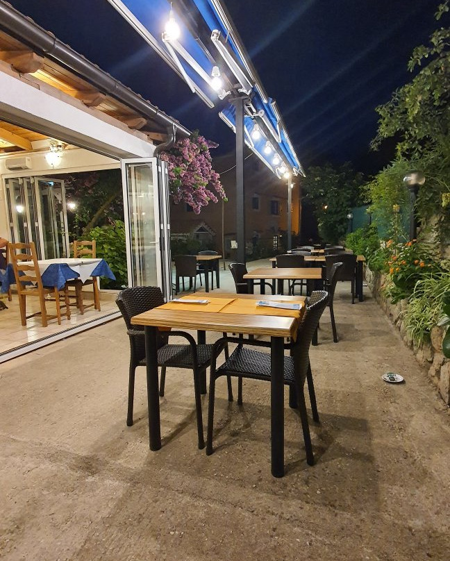 佩希恩安娜酒店主图