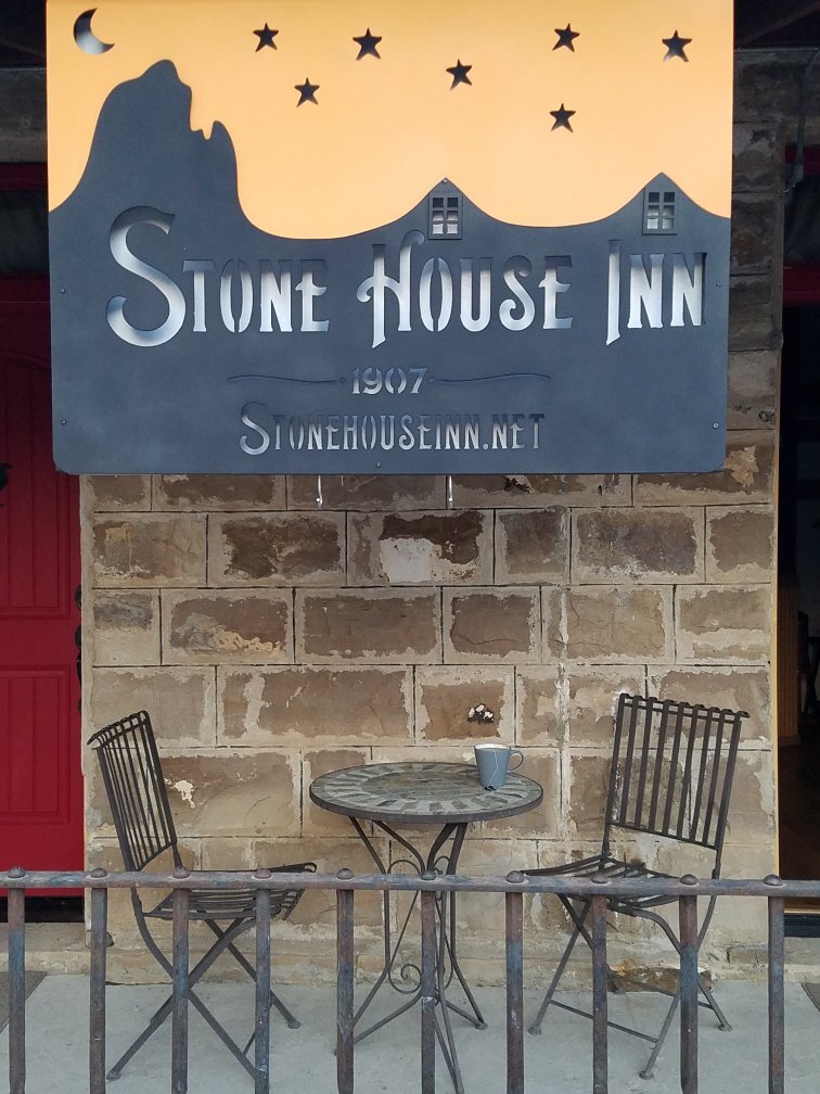 Stone House Inn-官方