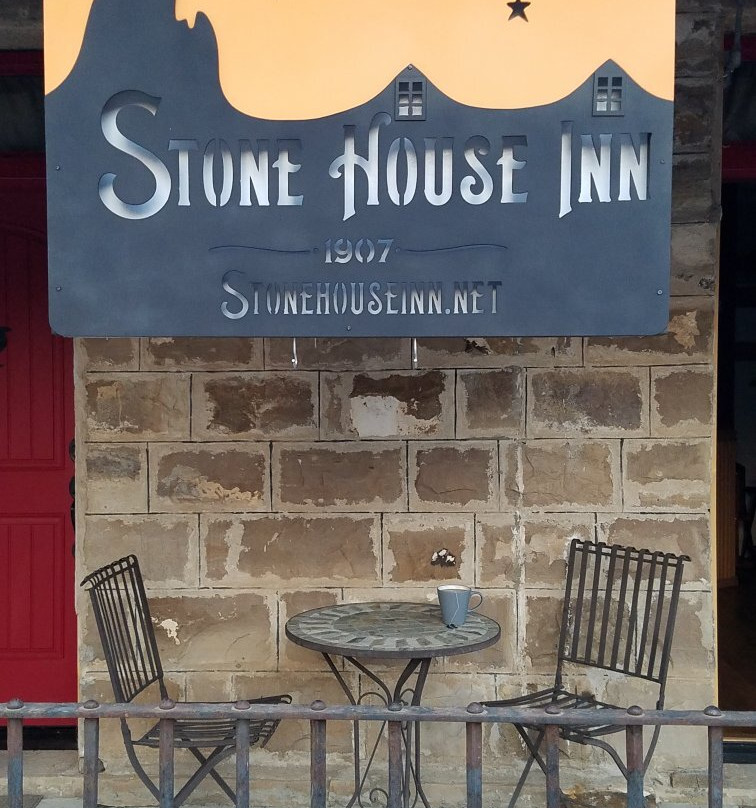 Stone House Inn主图