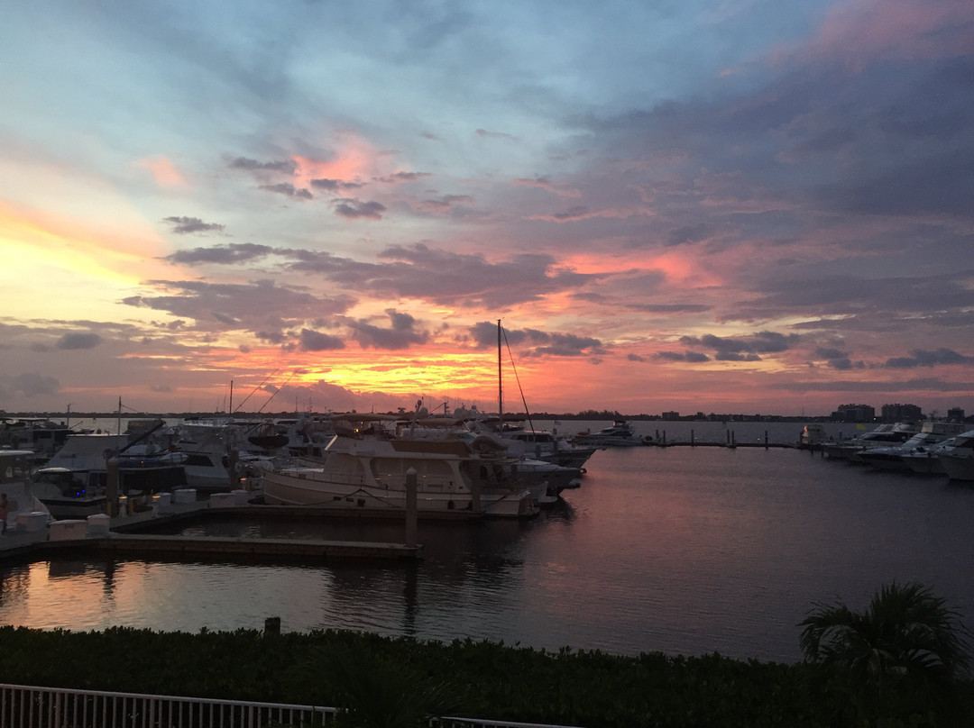 Legacy Harbour Hotel & Suites主图