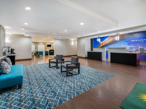 鲍特拉昆塔温德姆套房酒店主图