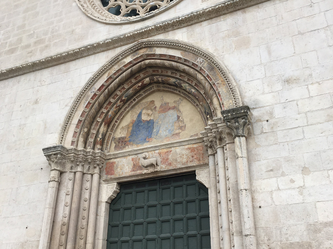 Chiesa di Santa Maria Della Tomba-苏尔莫纳必去景点